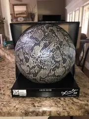 NEW Commemorative Spalding Kobe Bryant 94 Serie 24K Silver Snakeskin Basketball