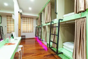 RedDoorz Hostel Syariah near Jalan Krakatau 2