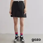 【GOZO】天絲麻小開衩不對稱後鬆緊短褲裙(黑色/卡其_M/L) | 女裝 顯瘦 百搭