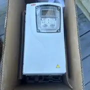 New Inverter drive ABB ACS355 03u-06a7-2 +bo63 10hp