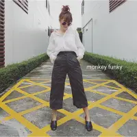 在飛比找蝦皮購物優惠-全新，泰國Monkey Funky設計師款，九分打折褲