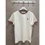 *漢森精品服飾* MONCLER LOGO 彩條 短 T 白 青年款=女S~L 原價6700