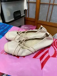 在飛比找Yahoo!奇摩拍賣優惠-「 二手鞋 」 Kuru Mira 女版皮革休閒鞋 24cm