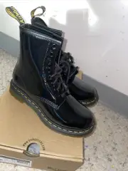 Woman's Boots Dr. Martens 1460 Patent Leather Lace Up Boots Size 6