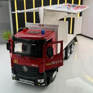 合金模型車 1：18 模型車 歐翼貨車 貨櫃車模型 貨車模型 聲光 慣性車玩具 兒童玩具汽車模型 擺設 生日禮物