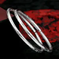 在飛比找momo購物網優惠-【Umi】歐式時尚圖騰浮雕造型銀手環(花紋雕花手鍊)