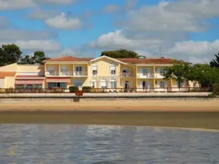 Beach Hotel - Le Grand Chalet