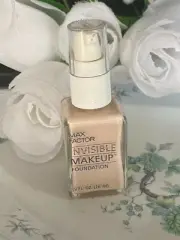 VINTAGE MAX FACTOR HOLLYWOOD INVISIBLE MAKEU FOUNDATION .9 OZ SPF NEW