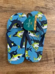 Juncture Big Kids Large 2/3 Ble Flip Flop Sandals Sharks Beach Vacation Pool NWT