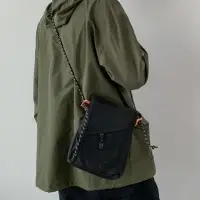 在飛比找momo購物網優惠-【zozo】韓版工裝ins風 側背小包 小方包 手機包 帆布