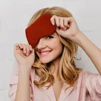 在飛比找樂天市場購物網優惠-《DQ&CO》親膚安眠眼罩(紅) | 睡眠眼罩 遮光眼罩