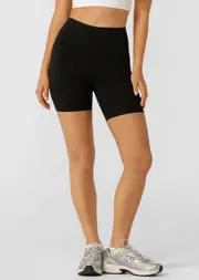 [Lorna Jane] Lotus No Chafe Phone Pocket 16cm Bike Shorts in Black, Size - XL XL Recycled Black