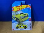 I10-84 HOT WHEELS COMPACT KINGS - MORRIS MINI #7 - 2021 - YELLOW - NIB