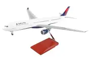 Skymarks SKR9200 Delta Airlines Airbus A330-300 Desk Top 1/100 Model AV Airplane