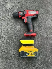 Dewalt XR 18v Battery adaptor to Ozito 18v tools