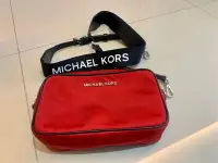 在飛比找Yahoo!奇摩拍賣優惠-Michael kors MK 尼龍相機包 LOGO織帶  