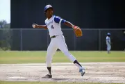 Jerry Royster Atlanta Braves in action at Major League Baseball s- 1976 Photo 2