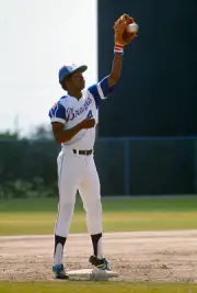Jerry Royster Atlanta Braves in action at Major League Baseball s- 1976 Photo 8