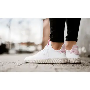 Adidas Tennis Hu Pharrell Williams 粉 白 菲董 聯名 洞洞 透氣 女鞋 DB2558