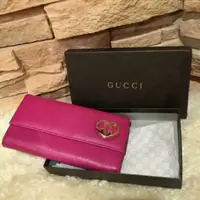 在飛比找蝦皮購物優惠-Gucci 雙G心型logo桃紅色皮革信風型翻蓋長夾