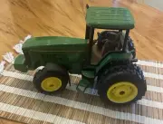 NIB 1/16 ERTL John Deere Collector Edition 8400 Tractor with Duals