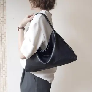 Darker Than Black Bags/Equilateral Triangle Hobo Bag等邊三角側背包/黑色