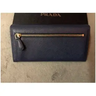 【二手正品】 PRADA】 SAFFIANO金色LOGO 防刮牛皮雙釦長夾- 藏藍色 現貨