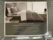 NWT Vera Wang Waffle Pique Queen Duvet Cover Set in Pewter Cotton New