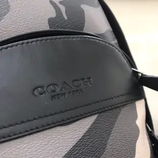 小皮美國正品代購 COACH 75879 新款男士胸包 迷彩圖案休閒單肩斜背包 後背包 潮流時尚 附購證