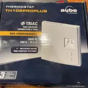 Honeywell TH109PROPLUS 240vac Two or Four Wire Digital Non Programmable