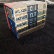 MAXELL XL II BLANK AUDIO TAPE CASSETTES (4 pack + headphones) NEW SEALED NOS