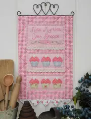 Quilting Sewing Wall Hanging Pattern MISS MYRTLE'S Rivendale Collection