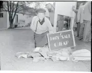 Patty Berg Minneapolis Minn holds new hammerhead putter which claim- 1952 Photo