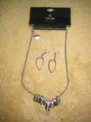 Lovely Nicole Miller Silvertone Rhinestone Necklace & Matching Earrings Set