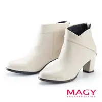 在飛比找momo購物網優惠-【MAGY】俐落剪裁真皮粗高跟 女 短靴(米色)