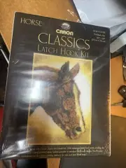 Caron Classics Latch Hook Rug Kit #CC0103 HORSE Finished Size 20" x 30" Sealed