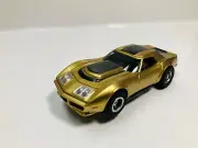 AFX tras GOLD Metallic / BLACK CORVETTE AW Chassis & Display case Aurora NEW!