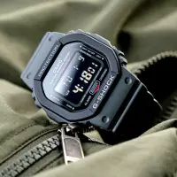 在飛比找momo購物網優惠-【CASIO 卡西歐】G-SHOCK 街頭軍事雙色數位腕錶/