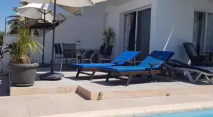 Peaceful Villa with private pool near the sea