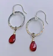 NEW ARTISAN JEWELRY NATURAL GARNET BRIOLETTE SILVER SUNDANCE CHARM EARRINGS