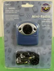 NOS 2001 Discovery Kids Portable Mini-Radio w Headphones FM New Sealed Walkman