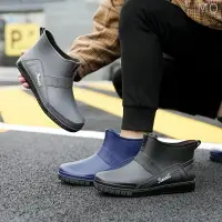 在飛比找樂天市場購物網優惠-全新 新款時尚短筒雨鞋，男士雨靴，平底防滑防水雨靴