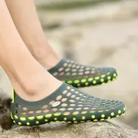 在飛比找ETMall東森購物網優惠-夏季網面透氣防滑情侶韓版鞋子