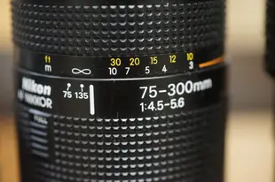 多支漂亮 NIKON AF NIKKOR 自動對焦鏡75-300mm,70-210mm,28-85mm,18-35mm