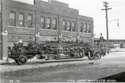 1919 FIREMAN ON FIRETRUCK BIG LADDER 12x18 PHOTO MANKATO MN OVERLAND CAR DEALER