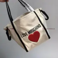 在飛比找Yahoo!奇摩拍賣優惠-新款熱銷 MOSCHINO  購物包 米白色 限量明星大牌同