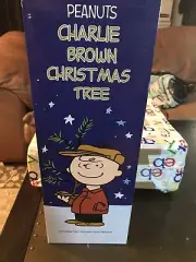 2017 factory new boxed PEANUTS CHARLIE BROWN. LINUS BLANKET & EXTRAS X/MAS TREE