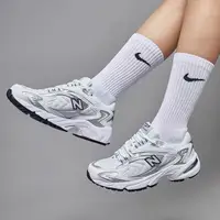 在飛比找蝦皮購物優惠-NEW BALANCE 725 白銀 白鞋 IU款 老爹鞋 