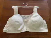 New Playtex Cream USE525 Wirefree Front Close Posture Boost Bra 42B