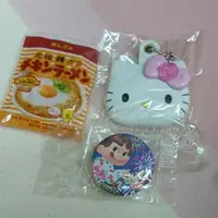 在飛比找蝦皮購物優惠-Kitty吊飾、不二家胸章組